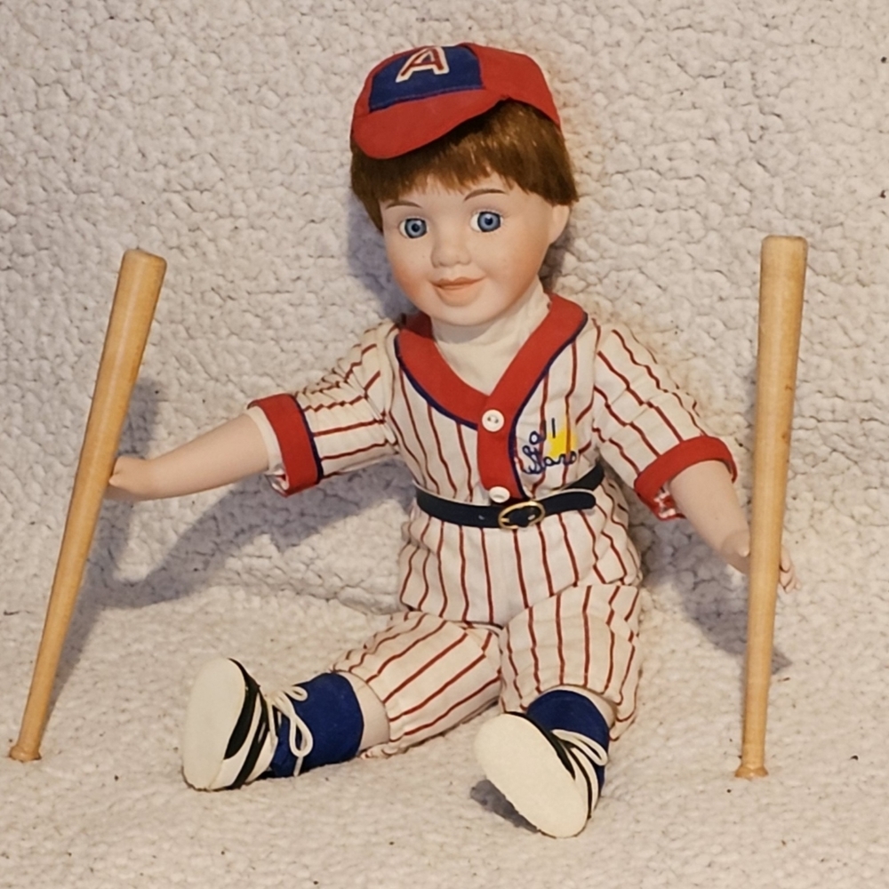Heritage Mint Vintage Porcelain Baseball Player